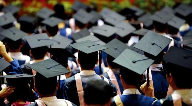 乐鱼体育app下载-学费暴跌15万，招生难了？